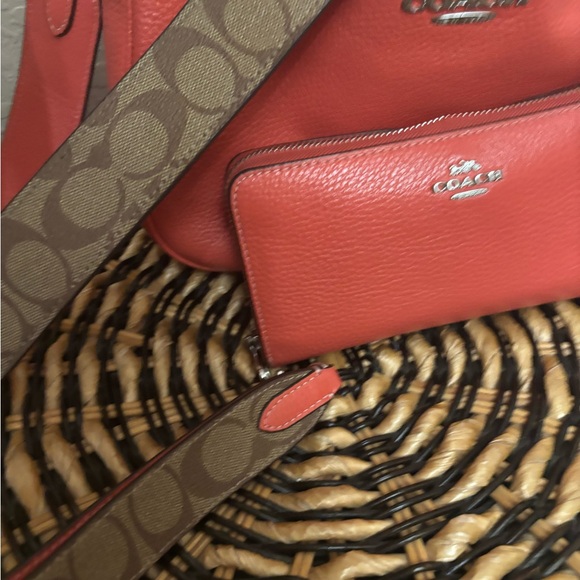 teri coach purse coral and matching wallet - Picture 3 of 11